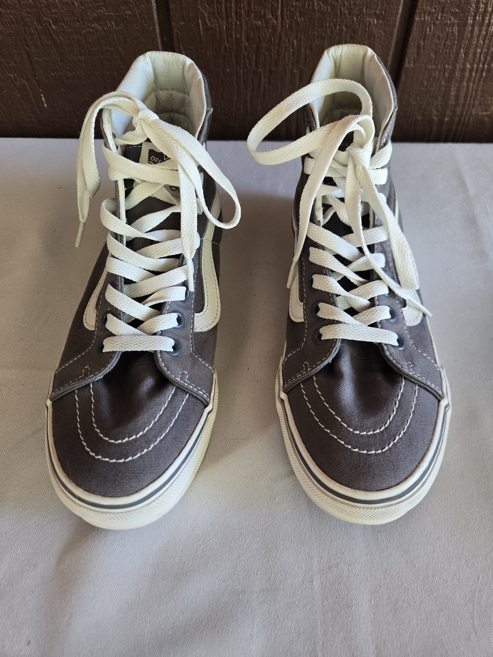 Classic Vans High-Top Skateboarding Sneaker in Gray and White M5.5, W7